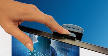 Откидная веб-камера появляется при необходимости